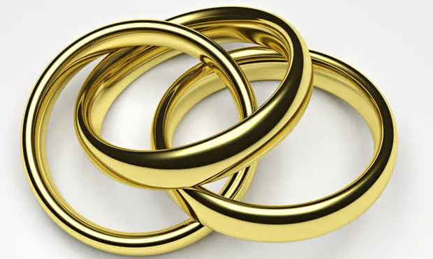Il Brasile sdogana la poligamia. Tre donne convolano a nozze