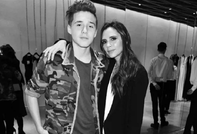 Brooklyn Beckham, divo come mamma e papà: esce con Sonia Ben Ammar