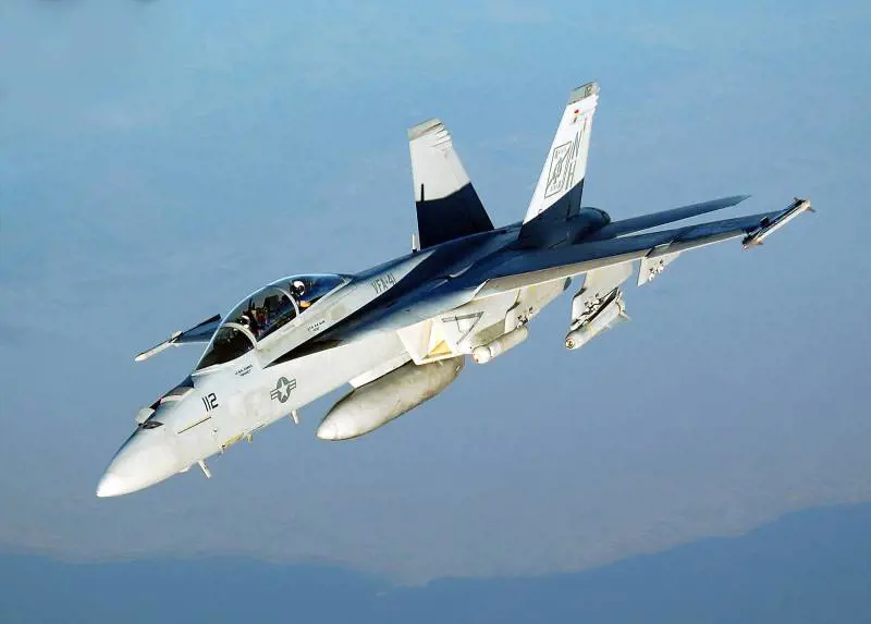 Tensione nel Pacifico: caccia russi "sfiorano" la portaerei Usa Ronald Reagan