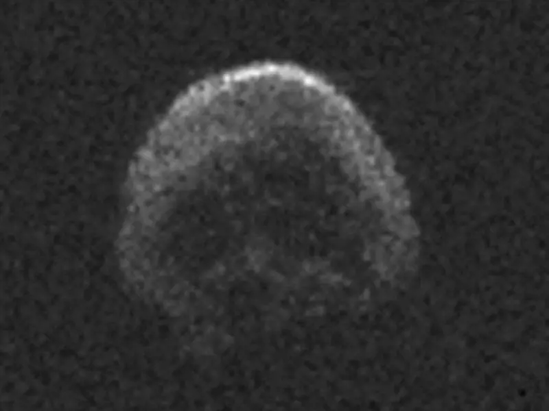 Halloween, la terrà verrà sfiorata da un asteroide a forma di teschio
