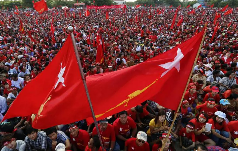 Birmania, minacce e violenze per i sostenitori della San Suu Kyi