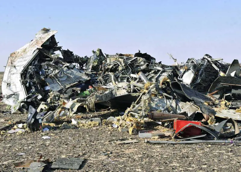 L'intelligence Usa: "L'Airbus è stato abbattuto da una valigia-bomba dell'Isis"