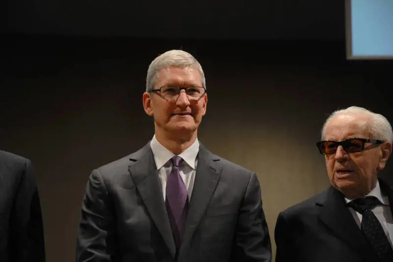 Tim Cook all'inaugurazione della Bocconi: "Le idee cambiano il mondo"