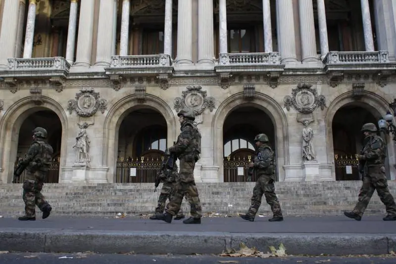 Il modus operandi è quello della guerriglia. Gli 007 francesi avevano previsto attacchi