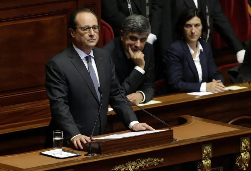 Hollande: "La Francia è in guerra"