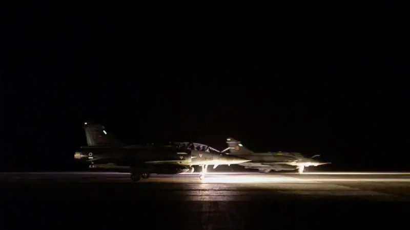 La Turchia concede il proprio spazio aereo alla Francia per colpire l'Isis