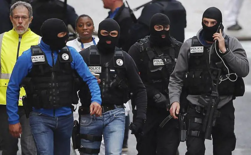 Il blitz a Saint Denis passo dopo passo