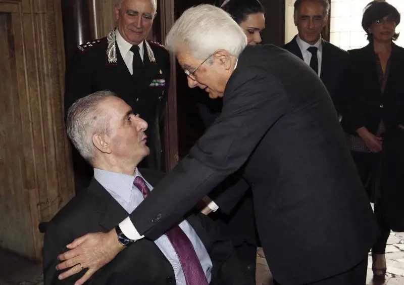 Mattarella consegna l'onorificenza a Giangrande