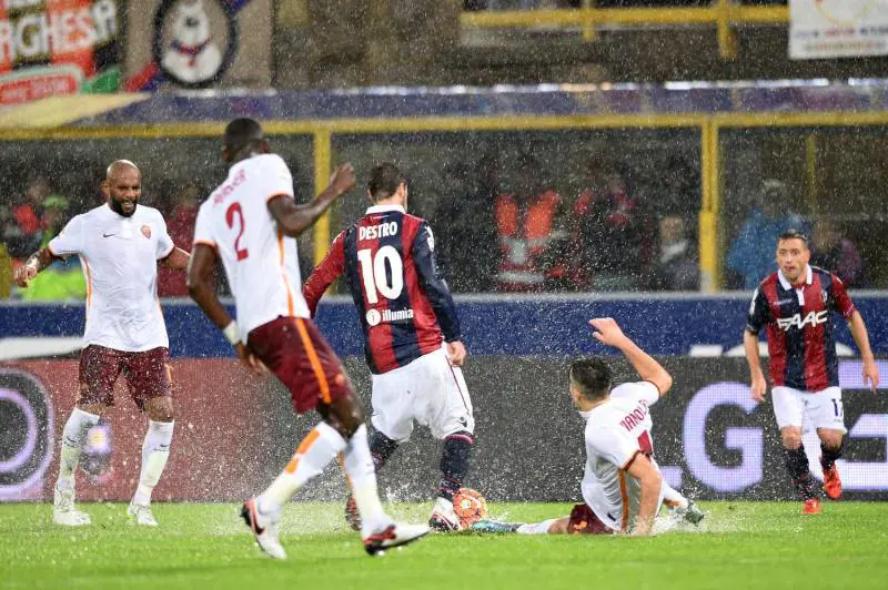 Tra diluvio e rigori Bologna - Roma finisce in pareggio