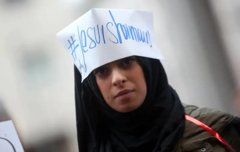 "No al terrorismo e sì alle moschee". Ma Maroni non cede