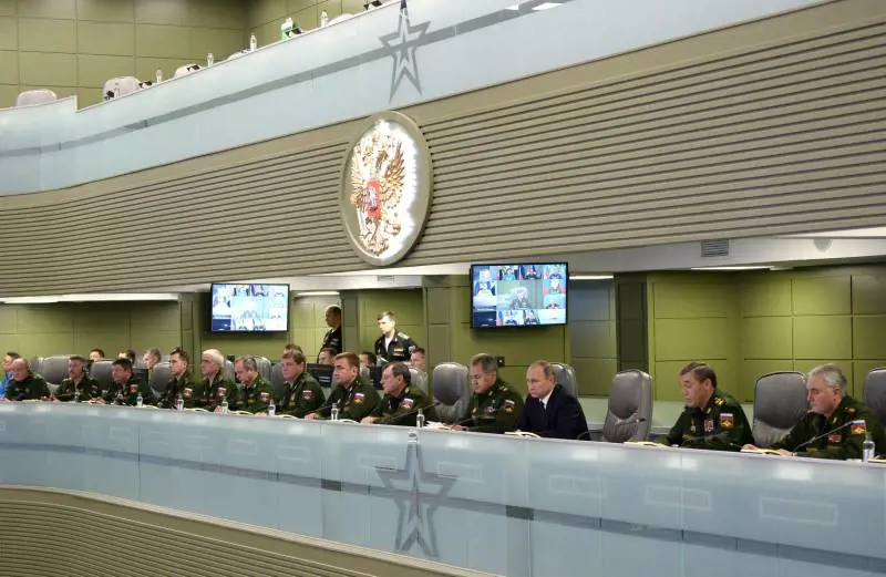 Russia, Putin e la "stanza della guerra"