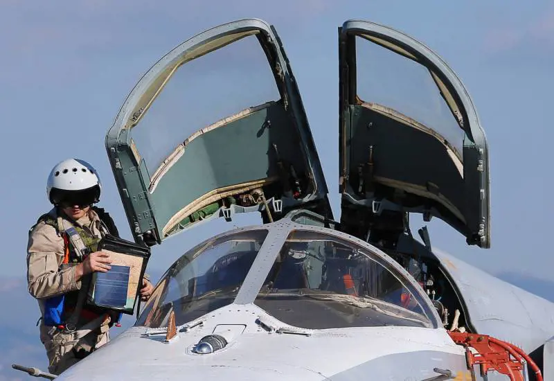 Un Sukhoi Su-24 russo alla base aerea di Hemeymim, in Siria