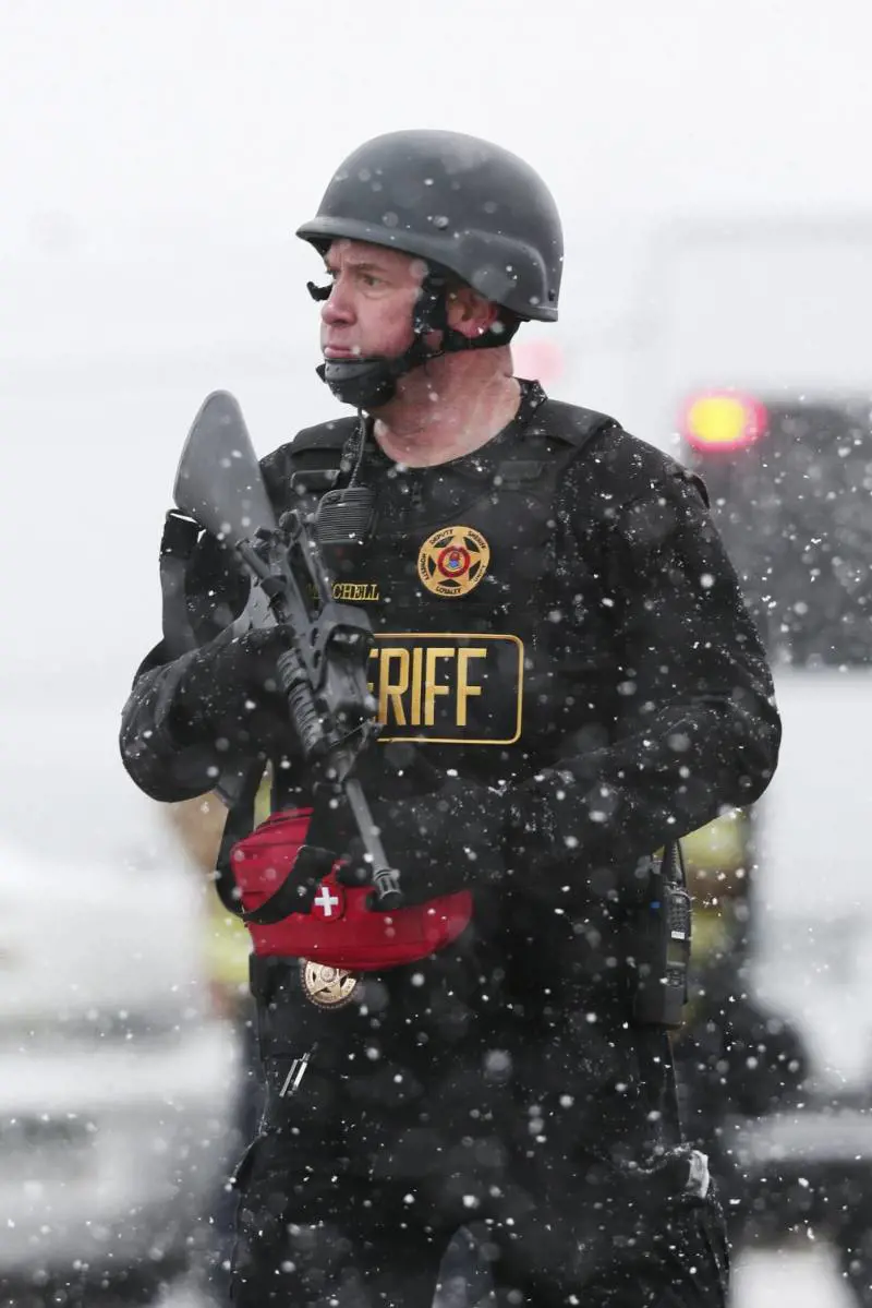 Si barrica armato in consultorio. Undici persone ferite in Colorado