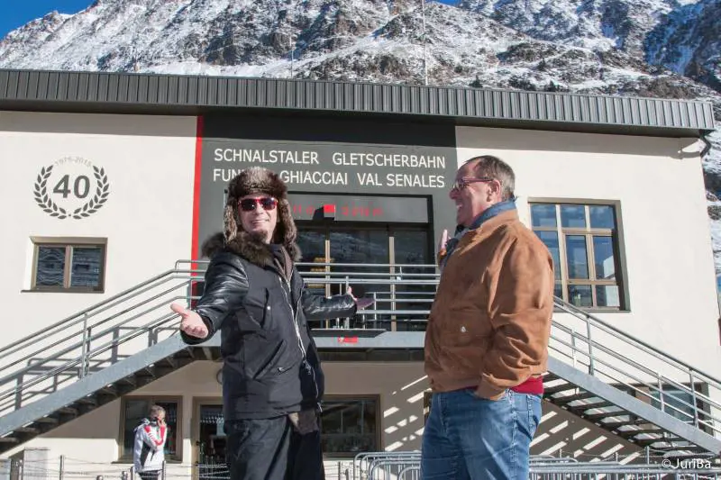 J AX e Bianca Atzei, musica sul ghiacciaio in Val Senales