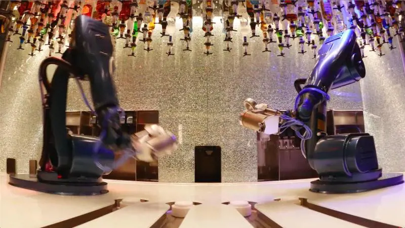 Il barman del futuro? È un braccio meccanico