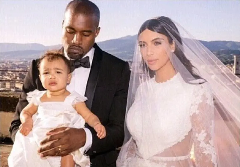 Pillole di placenta dopo il parto, così la Kardashian ritrova energie