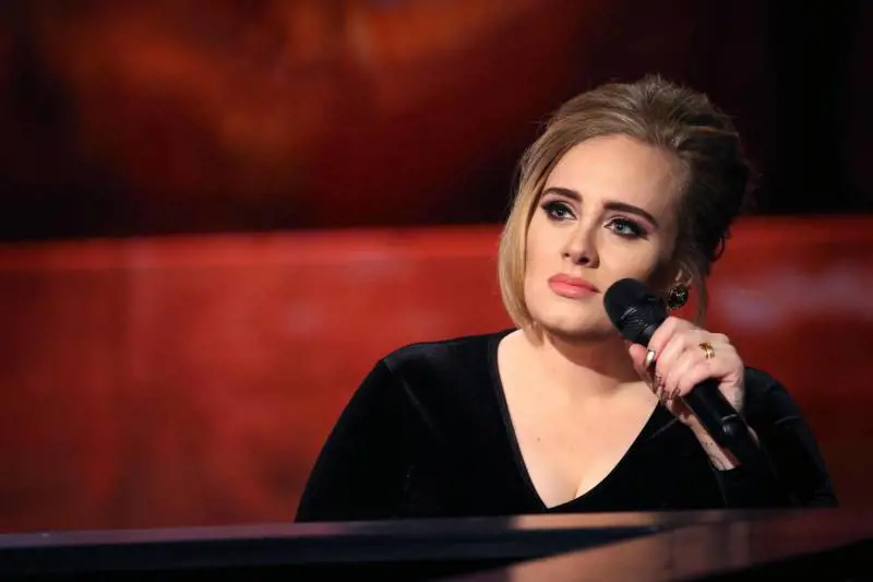 Noel Gallagher ce l'ha con Adele: "Scrive solo musica per nonnette"