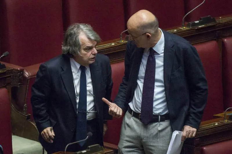 Salva banche, Forza Italia deposita mozione di sfiducia al governo e chiede verbali cdm