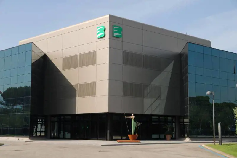 Prestiti in cambio di consulenze Ecco le carte esplosive su Etruria