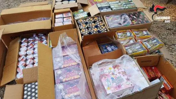 Duecentomila euro di fuochi d'artifio nascosti in una scuola elementare