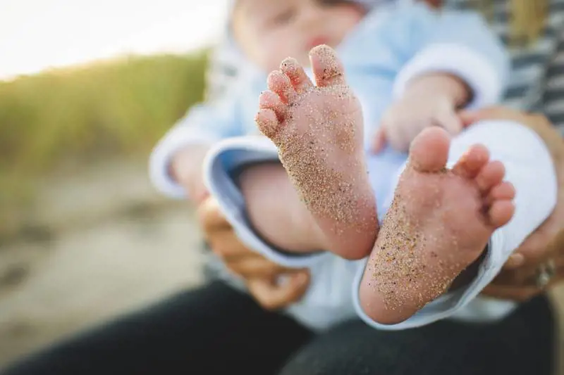 Lascia morire di fame il figlio di appena due mesi