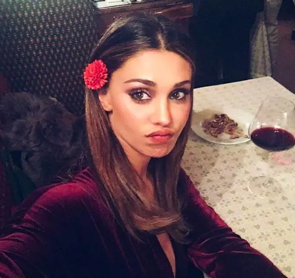 Laura Chiatti difende Belen: "Abbiate rispetto delle persone"