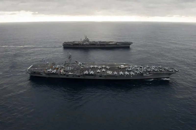 Le portaerei Truman e Reagan in navigazione in Atlantico