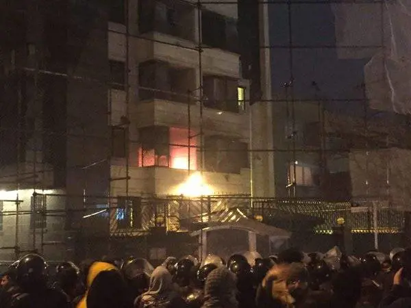 L'Arabia Saudita giustizia l'Imam. Ira degli sciiti: in fiamme consolato