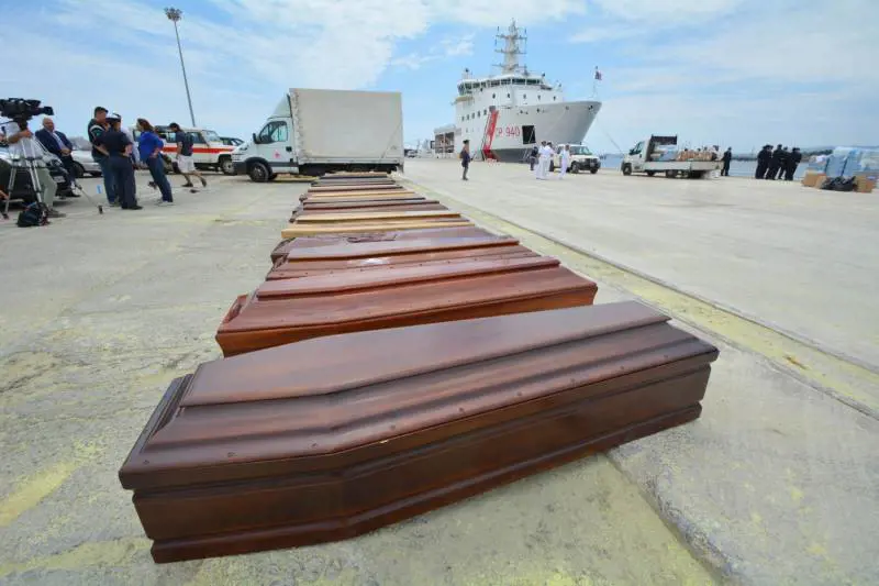 Calabria, primo cimitero dei migranti in Italia: spesi 4 milioni