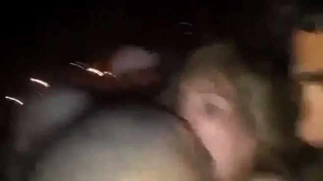 Colonia, il video choc dell'arabo. Così hanno molestato una donna