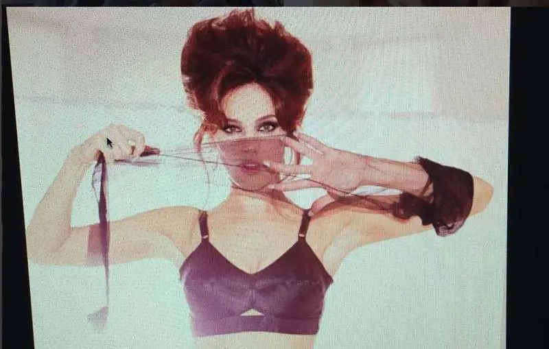 Kelly Brook vintage in topless su Instagram