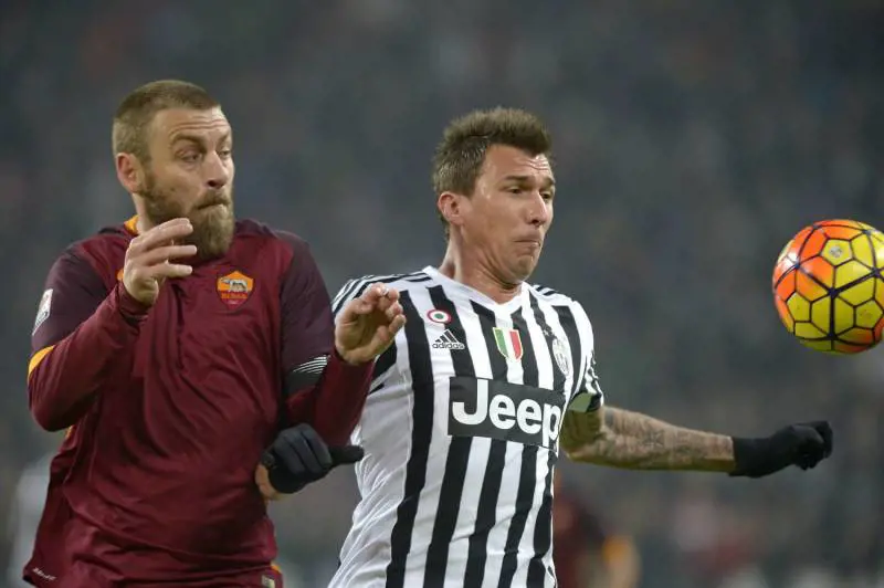 Rom e sinti all'assalto: "De Rossi va punito"