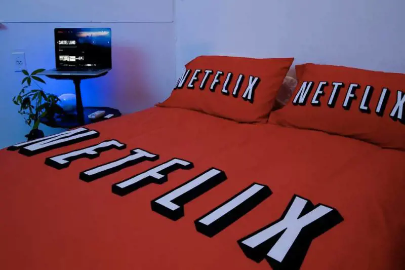 Film e serie da scaricare: Netflix porta la rivoluzione offline?