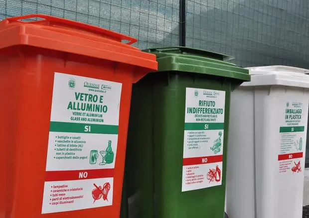 Sbaglia raccolta differenziata: costretto a chiudere negozio
