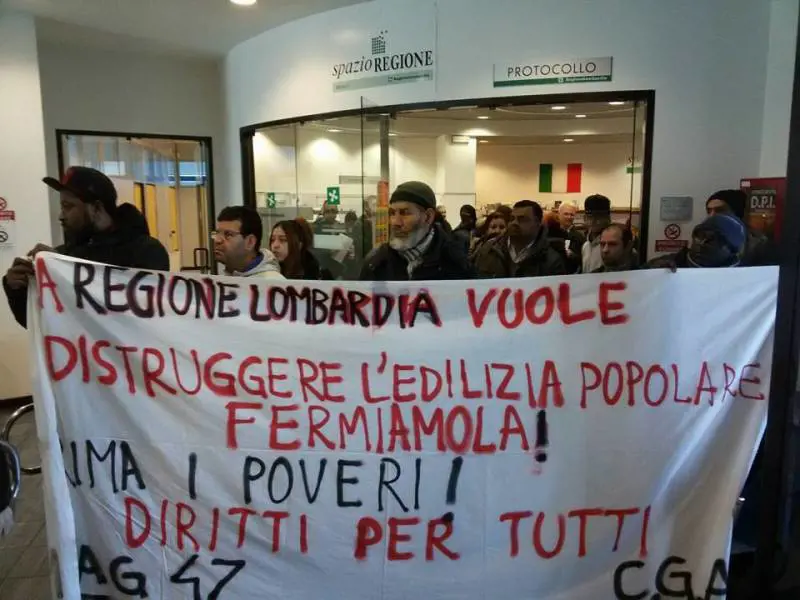 Brescia, gli antagonisti occupano la sede della Regione Lombardia