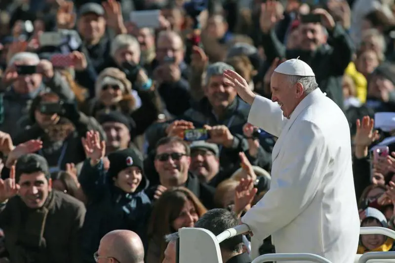 Messico, il Papa strattonato e la furiosa reazione