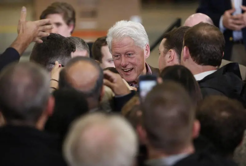 Bill Clinton perde le staffe e attacca Sanders