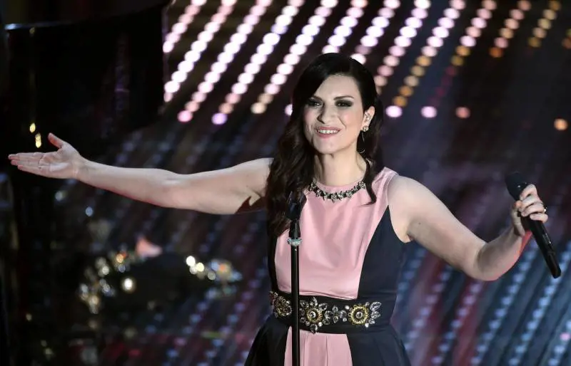 Lo spot della Pausini: "Se siamo simili siamo tutti uguali"