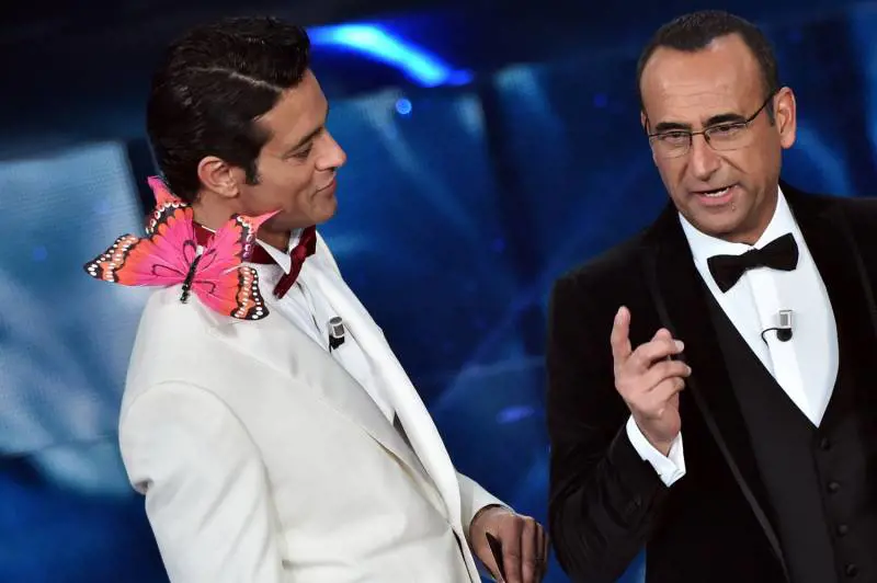 Garko con la "farfallina", Belen: "#farfalleovunque"