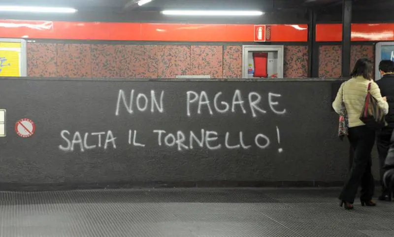 Il biglietto si timbra anche in uscita. La protesta antagonista a Milano
