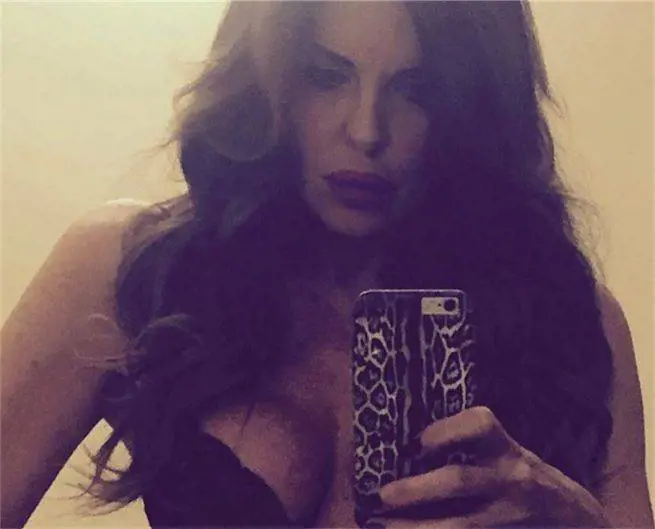 Alba Parietti: selfie hot su Instagram