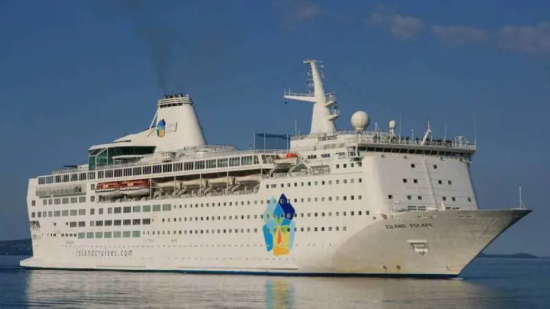 La "Ocean Gala" quando ancora si chiamava "Island Escape": ora ospiterà i migranti