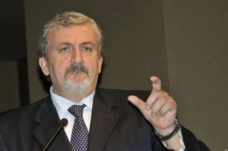 Maltempo, Emiliano: "Se avete bisogno di aiuto chiamatemi, ecco il cellulare"