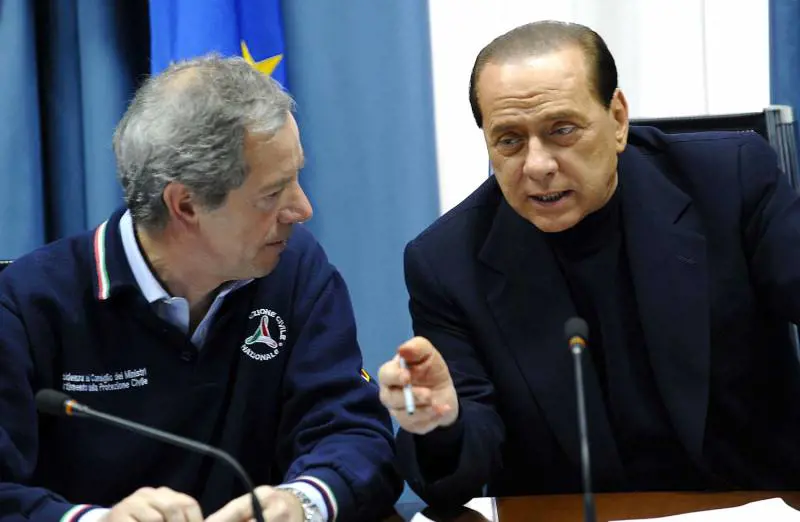 Berlusconi scende in campo: "Campagna con Bertolaso"