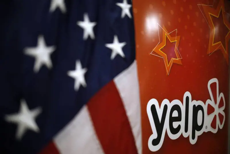 "Nemmeno i soldi per fare la spesa". E Yelp l'ha licenziata dopo due ore