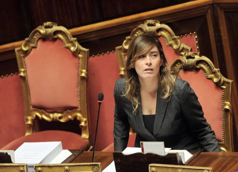 Petrolio, la teoria della Boschi: "I poteri forti contro di noi"