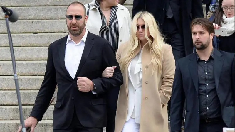 Kesha: "Ragazze abusate, non state in silenzio"