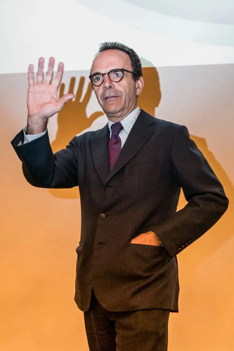 Milano, Parisi presenta la sua sfida: "Nei cassetti di Pisapia non c'è nulla"