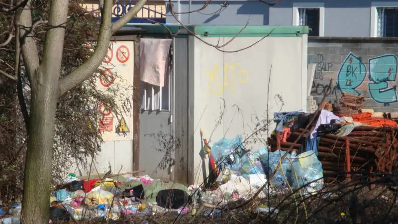 Allarme a Lambrate per abusivi e degrado "Il Comune è inerte"