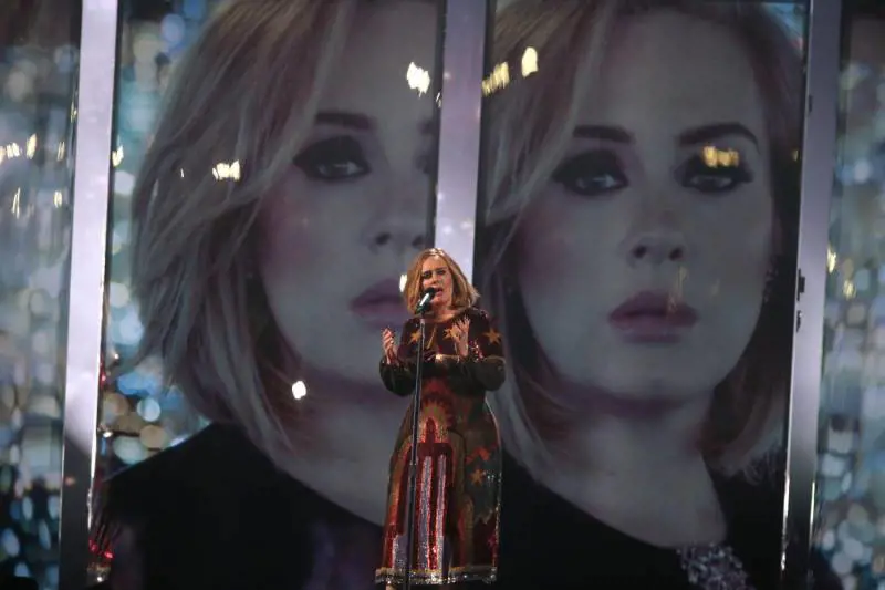Adele: visita a una bambina malata durante il tour